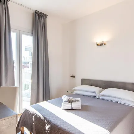 White Club Отель Чезенатико