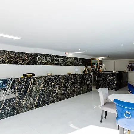 White Club Отель Чезенатико