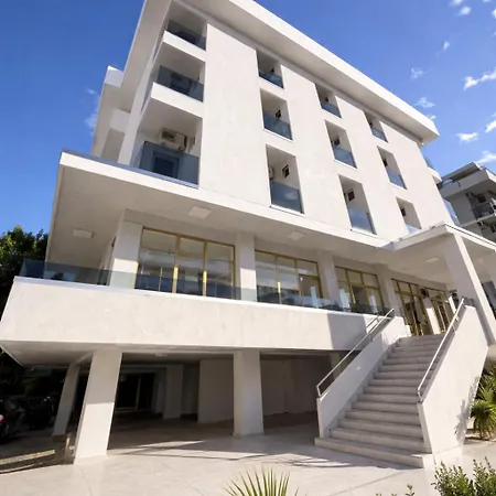 White Club Hotel 3*