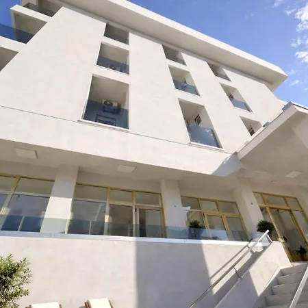 Hotel White Club 3*