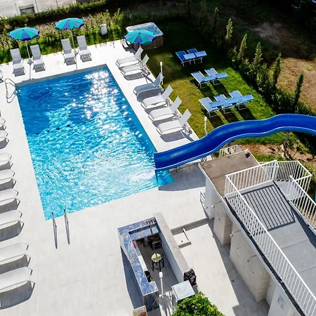 Hotel White Club