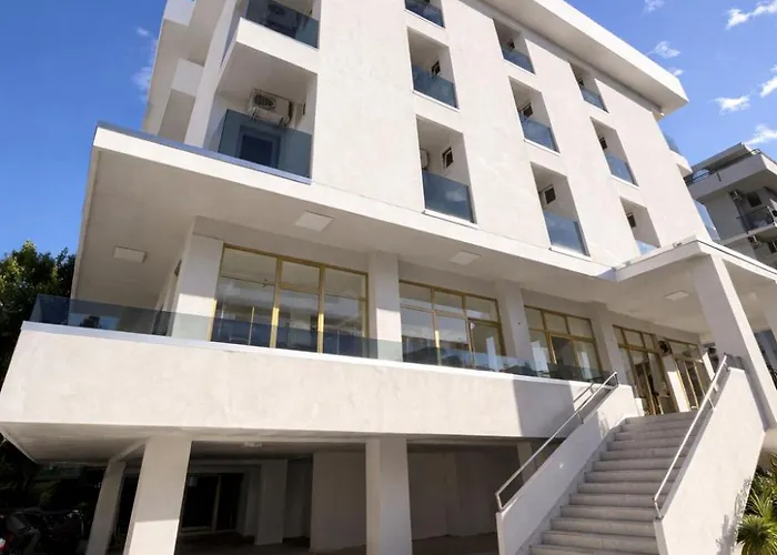 White Club Hotel 3*